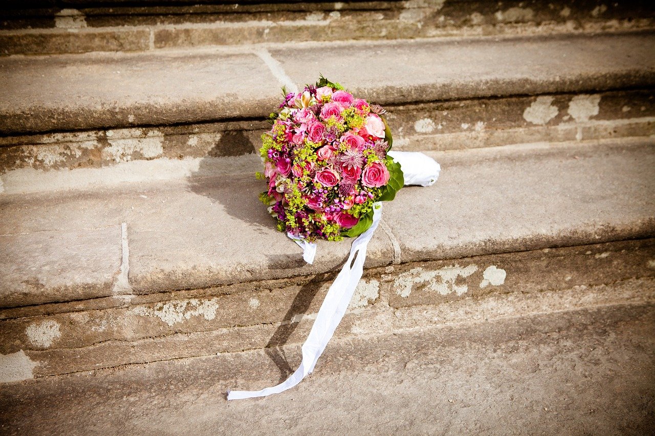 flowers, bouquet, stairs-260898.jpg